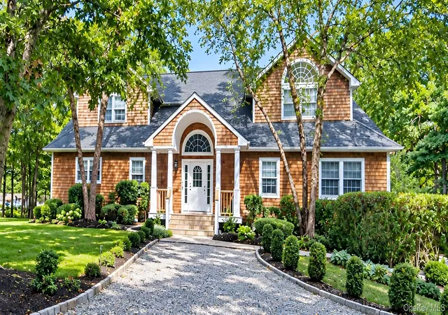 Photo 1 of Single family home for sale at 5 Emily Ct, Southampton, NY 11946 | MLS# 1051417 | Listing updated on 2026-10-06
