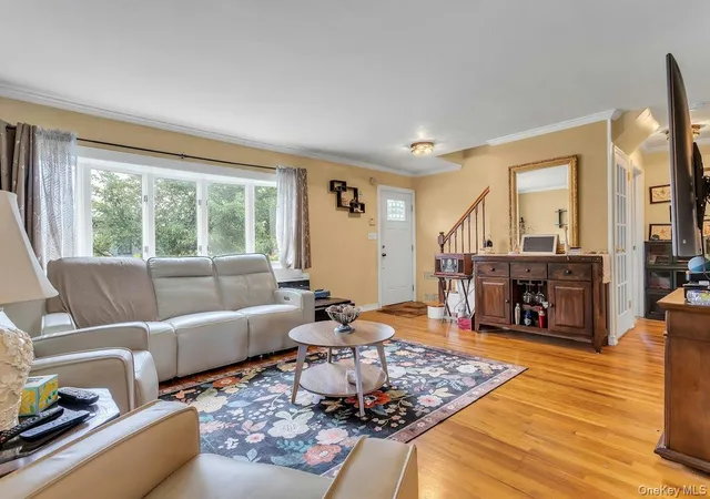 Photo 3 of Single family home for sale at 8 N Summit Dr, Oyster Bay, NY 11758 | MLS# 1051448 | Listing updated on 2026-09-19