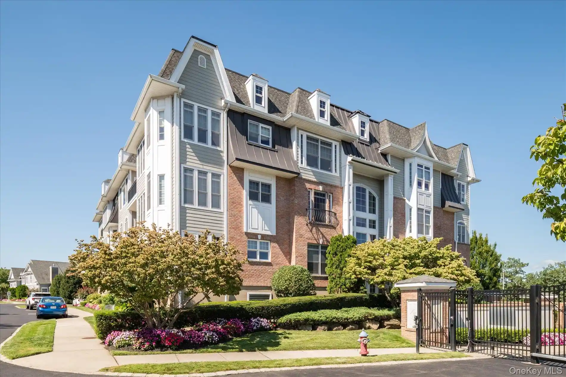 Listing Photo 1 - Condo for sale in 103 Roosevelt Wy located at 103 Roosevelt Wy, Hempstead, NY 11590 - Unit 103 Roosevelt Way