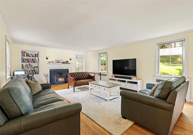 Photo 2 of Single family home for sale at 594 Fort Hl Rd, Greenburgh, NY 10583 | MLS# 1051539 | Listing updated on 2026-09-17