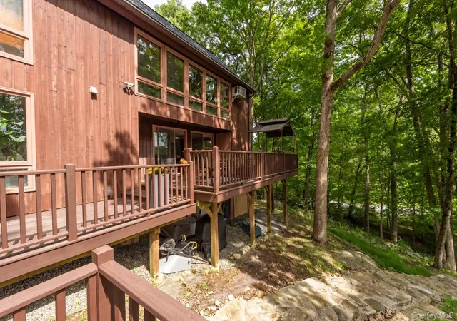 Photo 4 of Single family home for sale at 17 Tiger Trl W, Carmel, NY 10512 | MLS# 1051568 | Listing updated on 2026-09-17