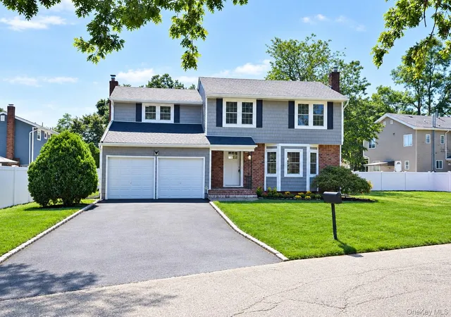 Single family home for sale at 26 Tell Ave, Babylon, NY 11729 | MLS# 1051604