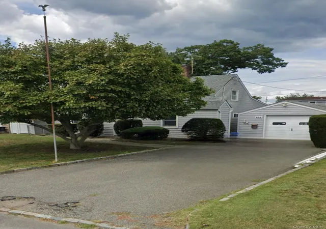 Photo 1 of Single family home for sale at 671 Lowell St, Hempstead, NY 11590 | MLS# 1051663 | Listing updated on 2026-09-27