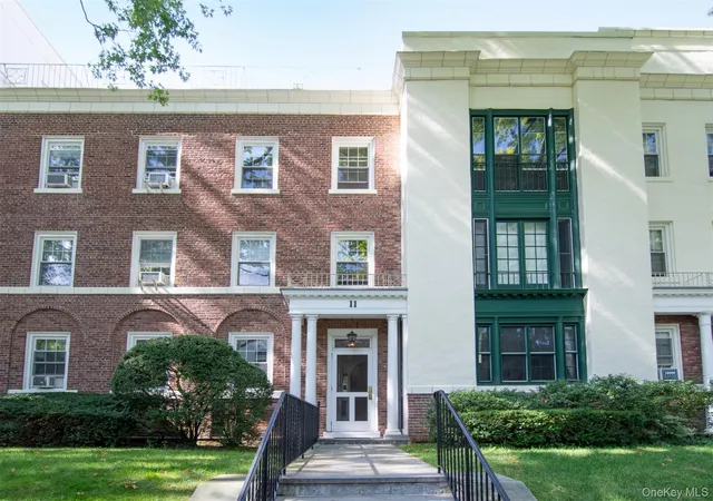 Condo for sale at 11 Brooklands #3i, Yonkers, NY 10708 | MLS# 1051674