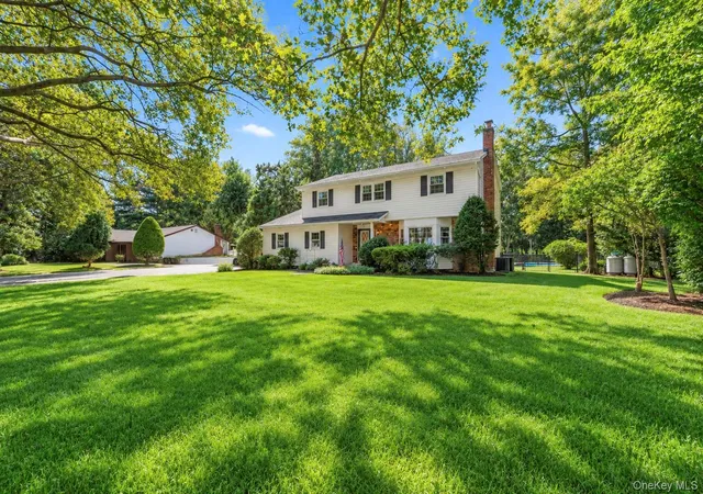 Photo 2 of Single family home for sale at 284 Marlin St, Huntington, NY 11746 | MLS# 1051763 | Listing updated on 2026-09-17