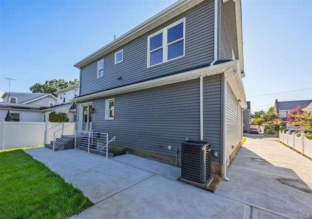 Photo 3 of Single family home for sale at 78 Taft Ave, Hempstead, NY 11563 | MLS# 1051997 | Listing updated on 2026-09-18
