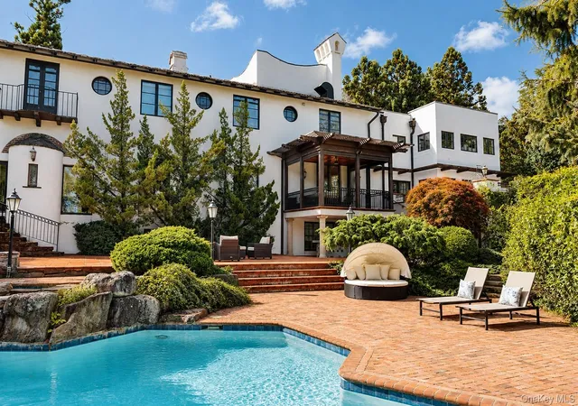 Photo 2 of Mansion for sale at 33 Grand Park Ave, Scarsdale, NY 10583 | MLS# 1052385 | Listing updated on 2026-09-19