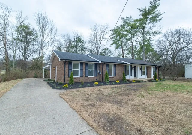 Photo 3 of Single family home for sale at 1109 Howell Dr, Franklin, TN 37069 | MLS# 3056962 | Listing updated on 2026-09-09