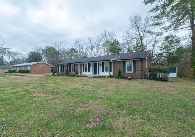 Photo 3 of Single family home for sale at 1109 Howell Dr, Franklin, TN 37069 | MLS# 3056962 | Listing updated on 2026-09-09