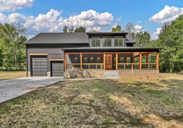 Single family home for sale at 1046 Indian Crk Rd, Cumberland Furnace, TN 37051 | MLS# 3518778