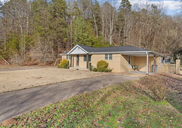 Photo 3 of Single family home for sale at 5685 County Rd 14, Waterloo, AL 35677 | MLS# 3097486 | Listing updated on 2026-09-16