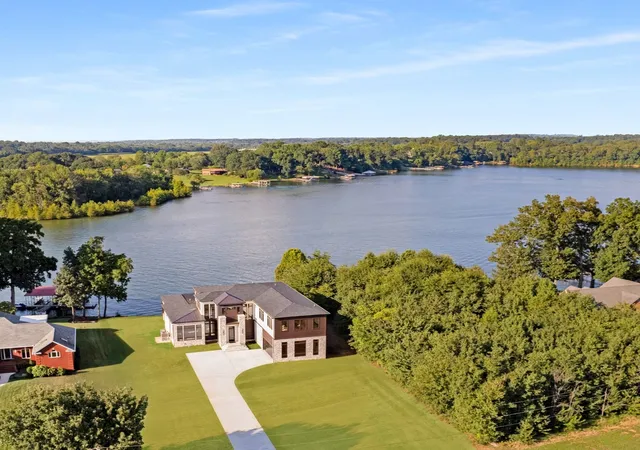 Photo 3 of Single family home for sale at 613 Waters Edge Dr, Estill Springs, TN 37330 | MLS# 3131501 | Listing updated on 2026-09-17