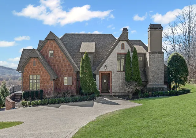 Photo 2 of Mansion for sale at 513 Legends Ridge Ct, Franklin, TN 37069 | MLS# 3122852 | Listing updated on 2026-09-16