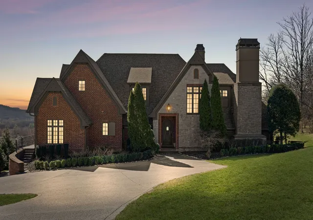 Photo 3 of Mansion for sale at 513 Legends Ridge Ct, Franklin, TN 37069 | MLS# 3122852 | Listing updated on 2026-09-16