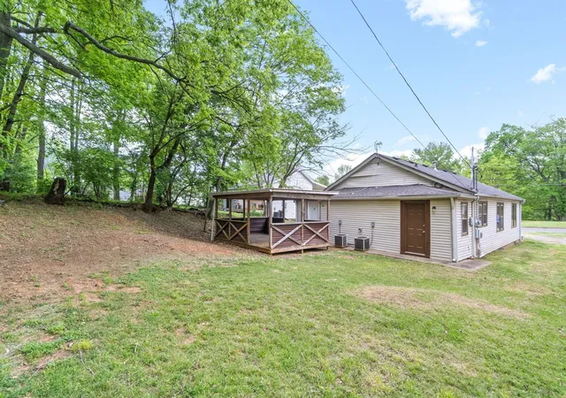 Photo 3 of Multi family home for sale at 814 Gracey Ave, Clarksville, TN 37040 | MLS# 3123920 | Listing updated on 2026-09-16