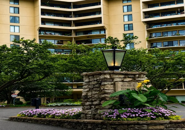 Photo 1 of Sale Pending at 6666 Brookmont Ter #208, Nashville, TN 37205 | MLS# 3133193 | Listing updated on 2026-09-17