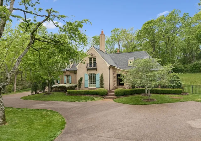Photo 2 of Mansion for sale at 2127 Chickering, Nashville, TN 37215 | MLS# 3247224 | Listing updated on 2026-09-16