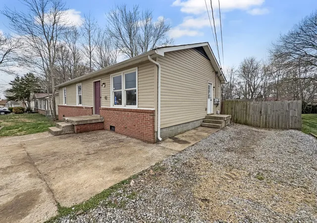 Photo 2 of Sale Pending at 1488 Craig Dr, Clarksville, TN 37042 | MLS# 3155542 | Listing updated on 2026-09-18