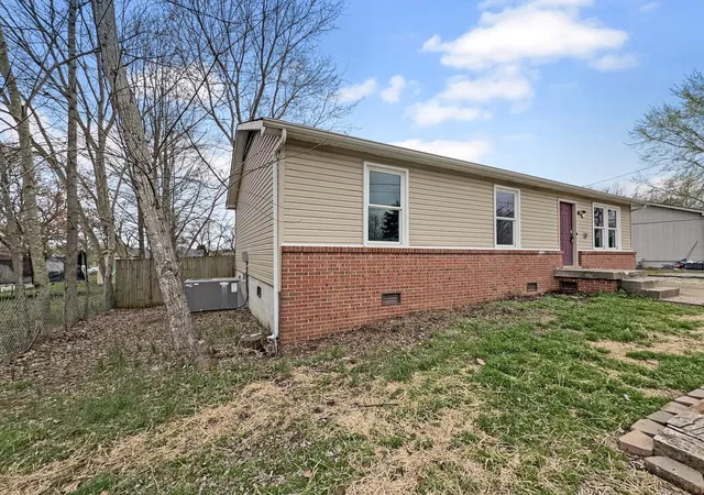Photo 3 of Sale Pending at 1488 Craig Dr, Clarksville, TN 37042 | MLS# 3155542 | Listing updated on 2026-09-18