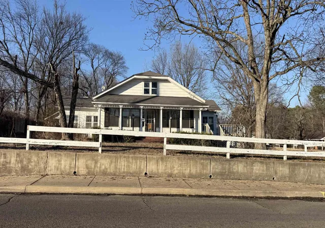 Photo 1 of Sale Pending at 1702 W Nettleton Ave, Jonesboro, AR 72401 | MLS# 3158655 | Listing updated on 2026-09-17