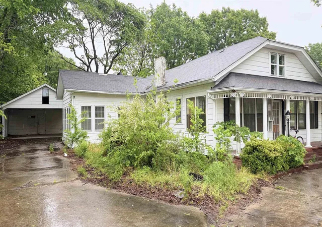 Photo 3 of Sale Pending at 1702 W Nettleton Ave, Jonesboro, AR 72401 | MLS# 3158655 | Listing updated on 2026-09-17