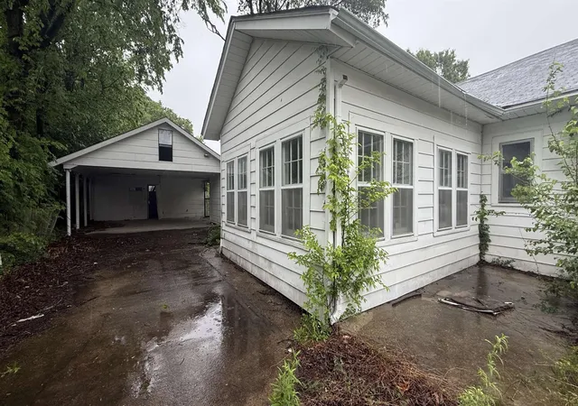 Photo 4 of Sale Pending at 1702 W Nettleton Ave, Jonesboro, AR 72401 | MLS# 3158655 | Listing updated on 2026-09-17