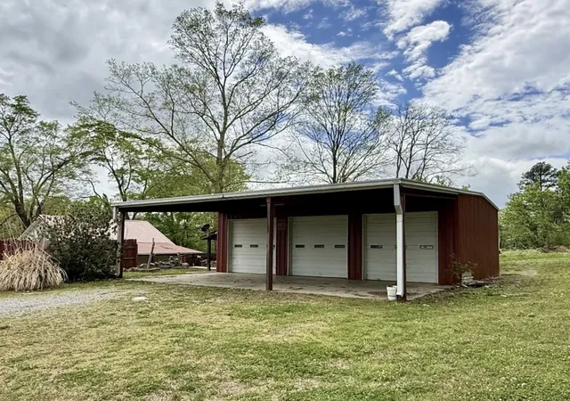 Photo 2 of Single family home for sale at 2114 Edgewood Rd, Dickson, TN 37055 | MLS# 3175199 | Listing updated on 2026-09-16