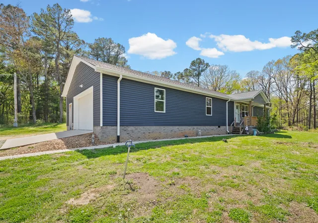Photo 4 of Single family home for sale at 1549 Trace Crk Rd, Mc Ewen, TN 37101 | MLS# 3175919 | Listing updated on 2026-09-17