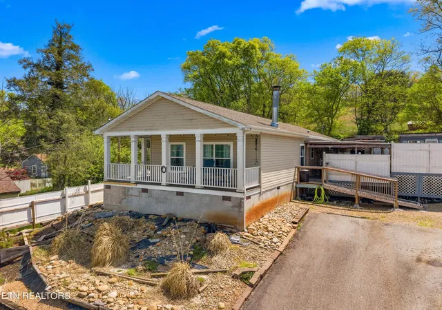 Photo 2 of Manufactured home for sale at 1021 W Old A J Hwy, New Market, TN 37820 | MLS# 3176696 | Listing updated on 2026-09-18