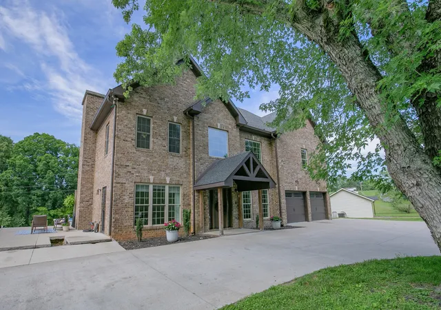Photo 2 of Single family home for sale at 7144 Hall Rd, Greenbrier, TN 37073 | MLS# 3229288 | Listing updated on 2026-09-17
