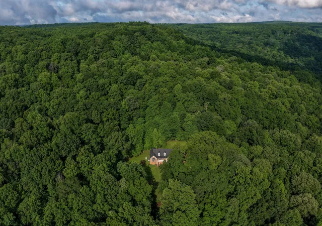 Photo 3 of Single family home for sale at 3850 Stagecoach Rd, Sewanee, TN 37375 | MLS# 3177704 | Listing updated on 2026-09-18
