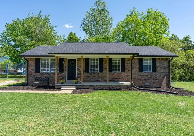 Photo 1 of Sale Pending at 709 Windsor Ave, Lawrenceburg, TN 38464 | MLS# 3180498 | Listing updated on 2026-09-17