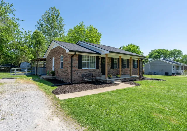 Photo 3 of Sale Pending at 709 Windsor Ave, Lawrenceburg, TN 38464 | MLS# 3180498 | Listing updated on 2026-09-17