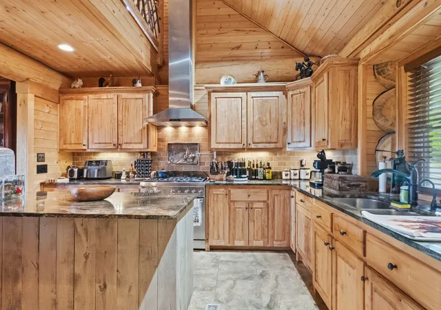 Photo 3 of Single family home for sale at 2835 Cross Mountain Rd, Shady Valley, TN 37688 | MLS# 3198117 | Listing updated on 2026-09-17