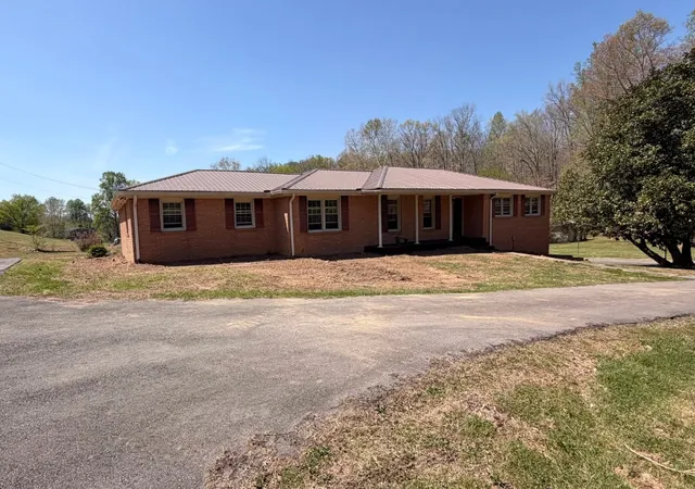 Photo 1 of Single family home for sale at 120 Brentwood Dr, Dickson, TN 37055 | MLS# 3189677 | Listing updated on 2026-09-17