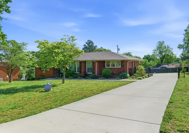 Photo 1 of Single family home for sale at 210 S Sequoia Dr, Springfield, TN 37172 | MLS# 3184990 | Listing updated on 2026-09-16