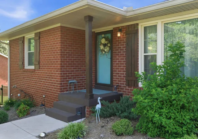 Photo 2 of Single family home for sale at 210 S Sequoia Dr, Springfield, TN 37172 | MLS# 3184990 | Listing updated on 2026-09-16