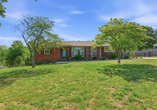 Photo 4 of Single family home for sale at 210 S Sequoia Dr, Springfield, TN 37172 | MLS# 3184990 | Listing updated on 2026-09-16
