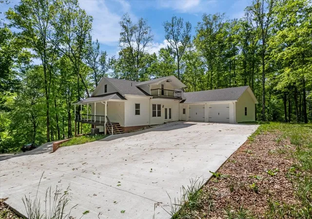 Photo 3 of Single family home for sale at 6130 Clydeton Rd, Waverly, TN 37185 | MLS# 3190482 | Listing updated on 2026-09-17