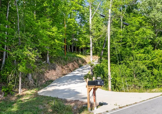 Photo 4 of Single family home for sale at 6130 Clydeton Rd, Waverly, TN 37185 | MLS# 3190482 | Listing updated on 2026-09-17