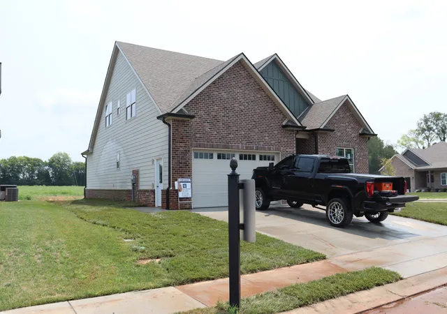 Photo 3 of Single family home for sale at 201 Harvest Moon Dr, Clarksville, TN 37043 | MLS# 3186109 | Listing updated on 2026-09-21