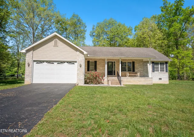 Photo 1 of Single family home for sale at 957 Stonecrest Loop, Crossville, TN 38571 | MLS# 3187042 | Listing updated on 2026-09-16