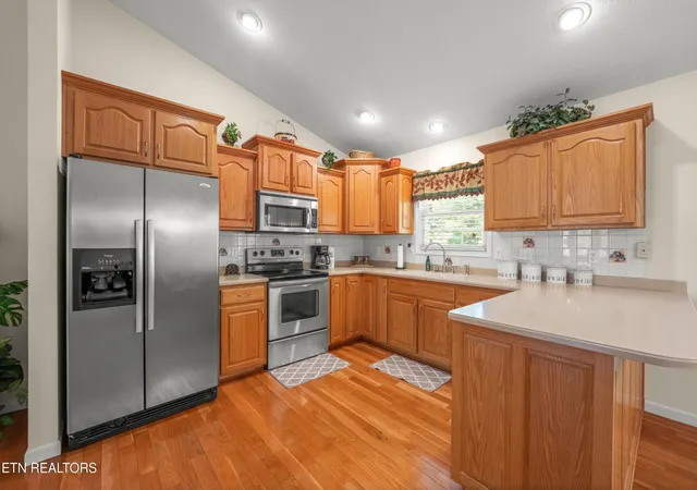 Photo 3 of Single family home for sale at 957 Stonecrest Loop, Crossville, TN 38571 | MLS# 3187042 | Listing updated on 2026-09-16