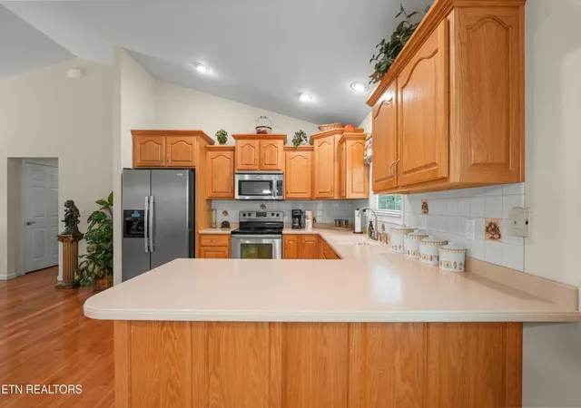 Photo 3 of Single family home for sale at 957 Stonecrest Loop, Crossville, TN 38571 | MLS# 3187042 | Listing updated on 2026-09-16