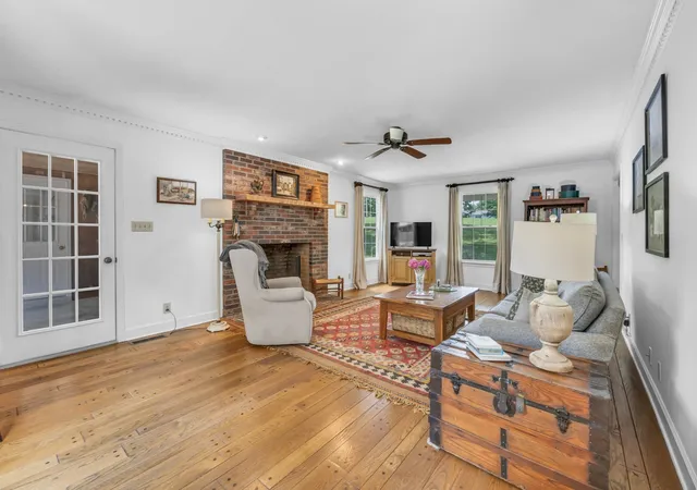 Photo 4 of Single family home for sale at 1330 Barkley Hills Cir, Clarksville, TN 37040 | MLS# 3189425 | Listing updated on 2026-10-06
