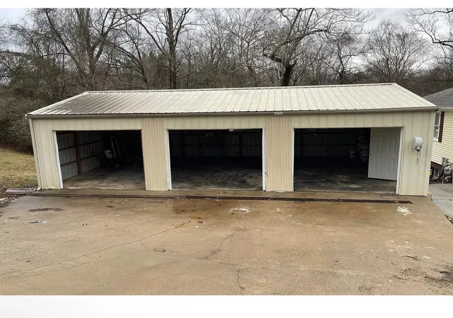 Photo 2 of Single family home for sale at 428 Shelby St, Clarksville, TN 37042 | MLS# 3193084 | Listing updated on 2026-09-16