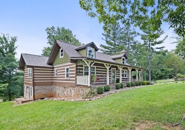 Photo 2 of Single family home for sale at 200 Duke Ln, Livingston, TN 38570 | MLS# 3200305 | Listing updated on 2026-09-24