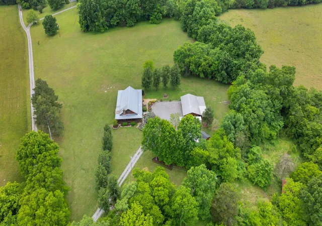 Photo 2 of Single family home for sale at 990 Bugscuffle Rd, Wartrace, TN 37183 | MLS# 3208316 | Listing updated on 2026-09-17