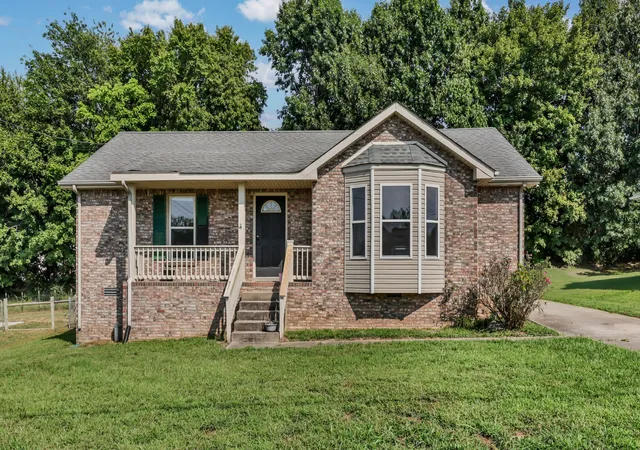 Photo 1 of Single family home for sale at 274 Moncrest Dr, Clarksville, TN 37042 | MLS# 3542305 | Listing updated on 2026-09-08