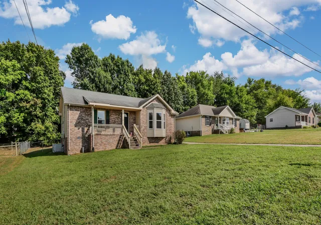 Photo 4 of Single family home for sale at 274 Moncrest Dr, Clarksville, TN 37042 | MLS# 3542305 | Listing updated on 2026-09-08